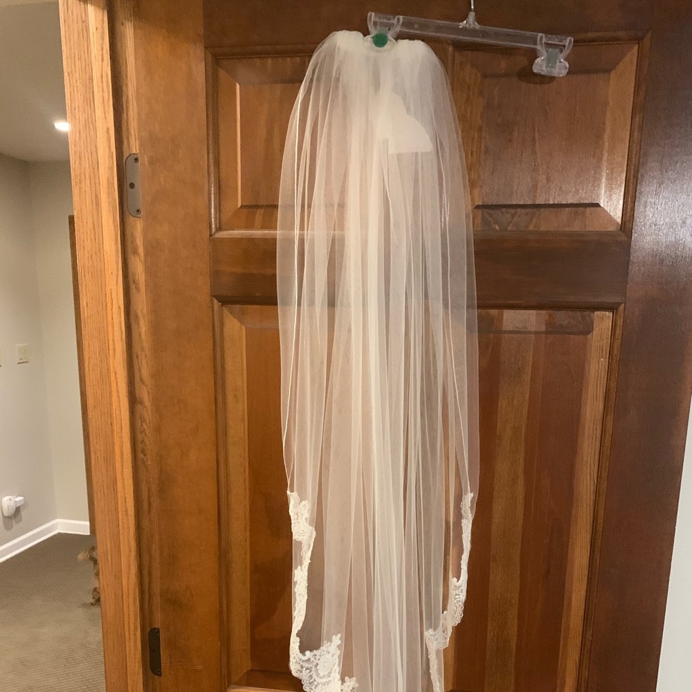 Wedding veil-brand new! Never been worn.